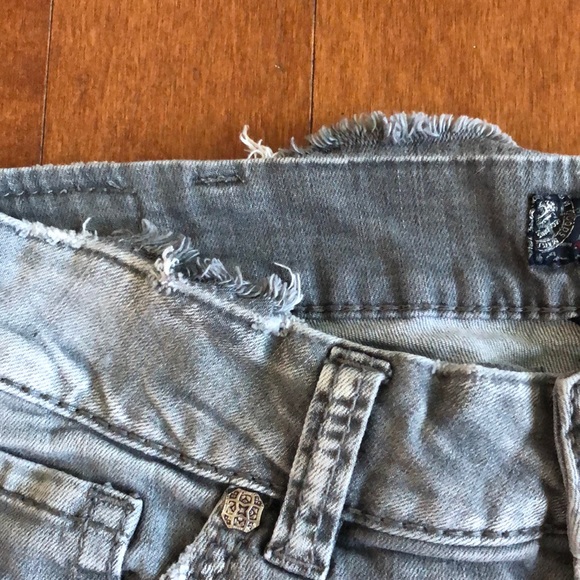 ✨Sale✨ Grey Ripped Silver Jeans - Picture 3 of 4